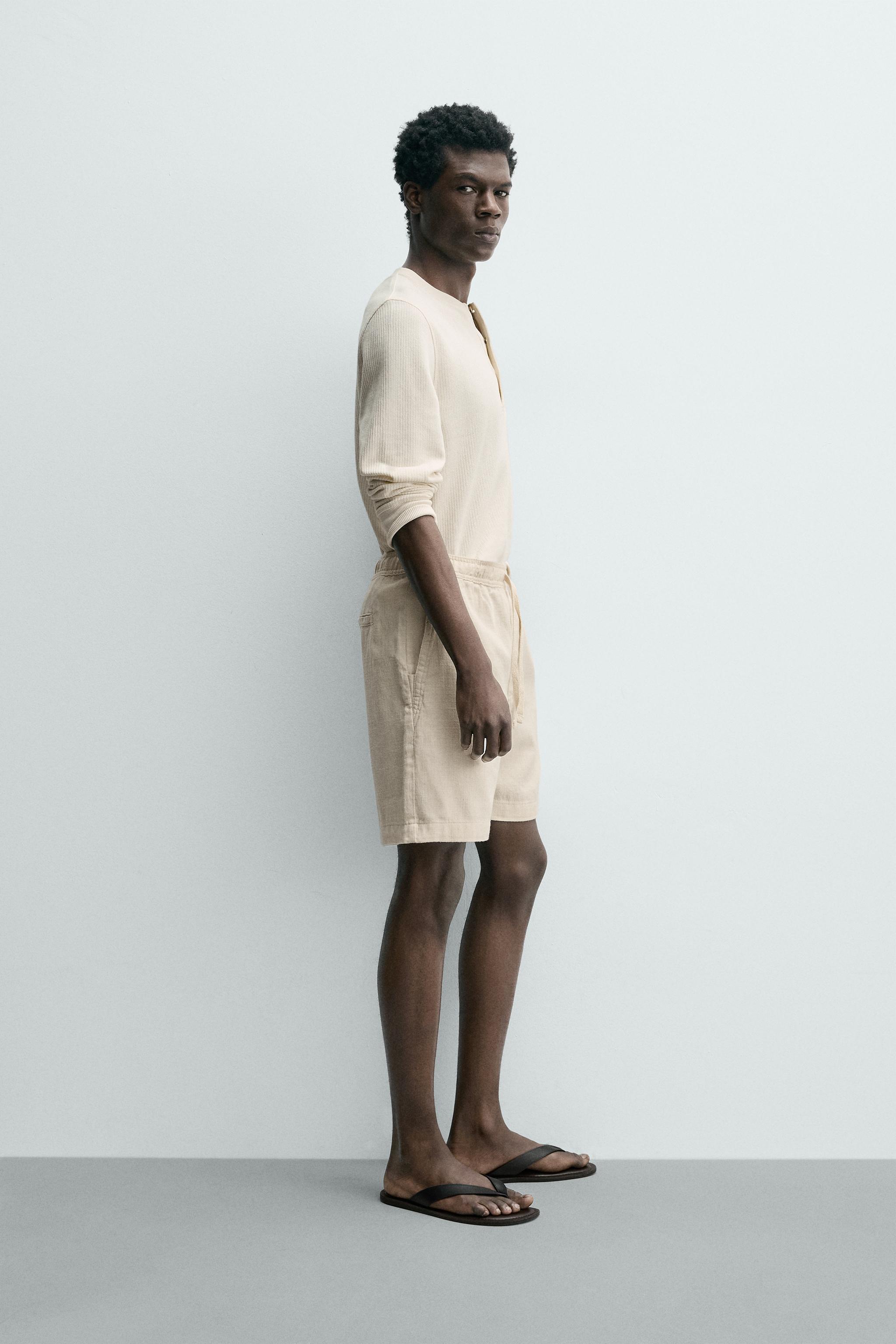 SHORT REGULAR FIT STRUCTURÉ